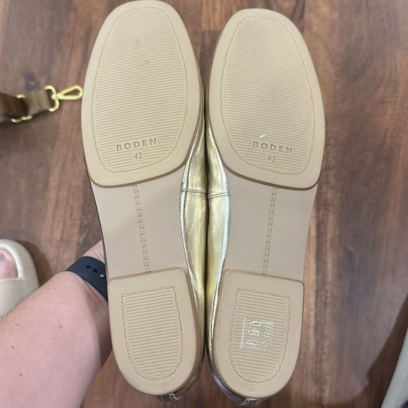 New without box size 42 (11) gold leather ballet flat by Boden - Picture 2 of 4